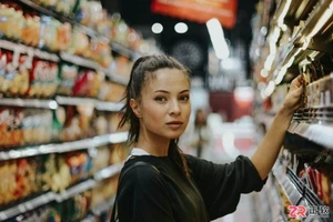 Aperty人像修图指南：去除面部阴影与美白肤色的具体操作