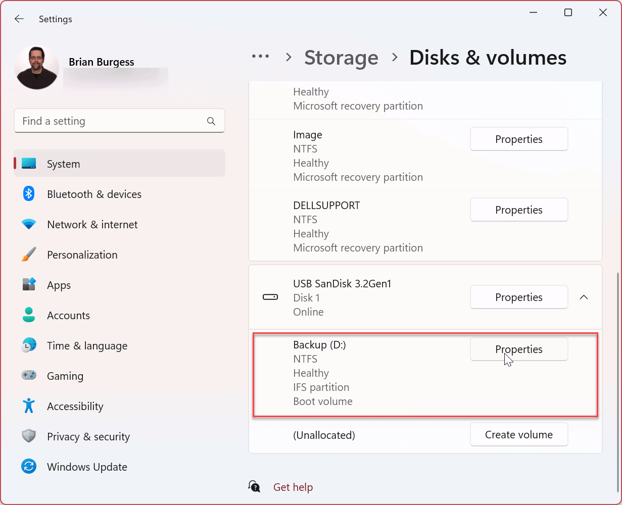 如何在 Windows 11 中删除驱动器号？