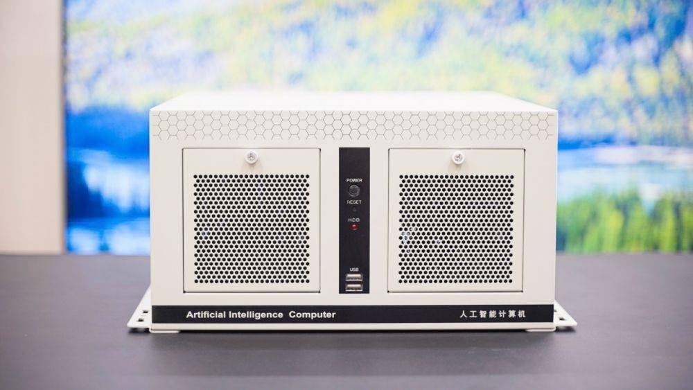 拓普龙7188ML:轻便壁挂式工控机箱,为人工智能应用场景提供有力保障