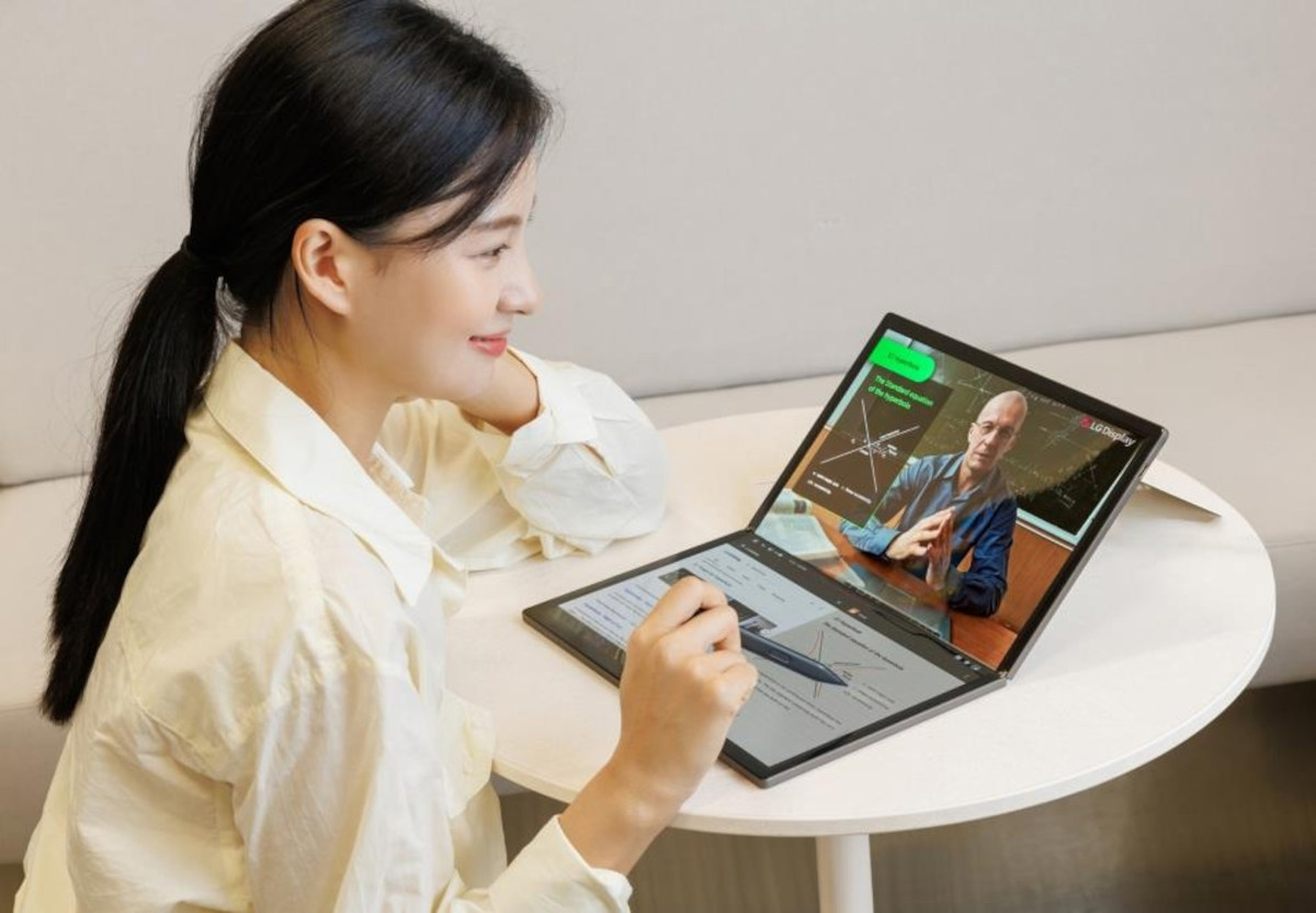 LG 显示开始量产 17 英寸笔记本电脑 OLED 折叠屏