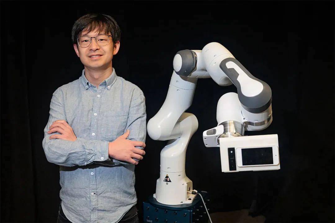科学家用智能机器人操作摄影机，可减少视频制作者的负担