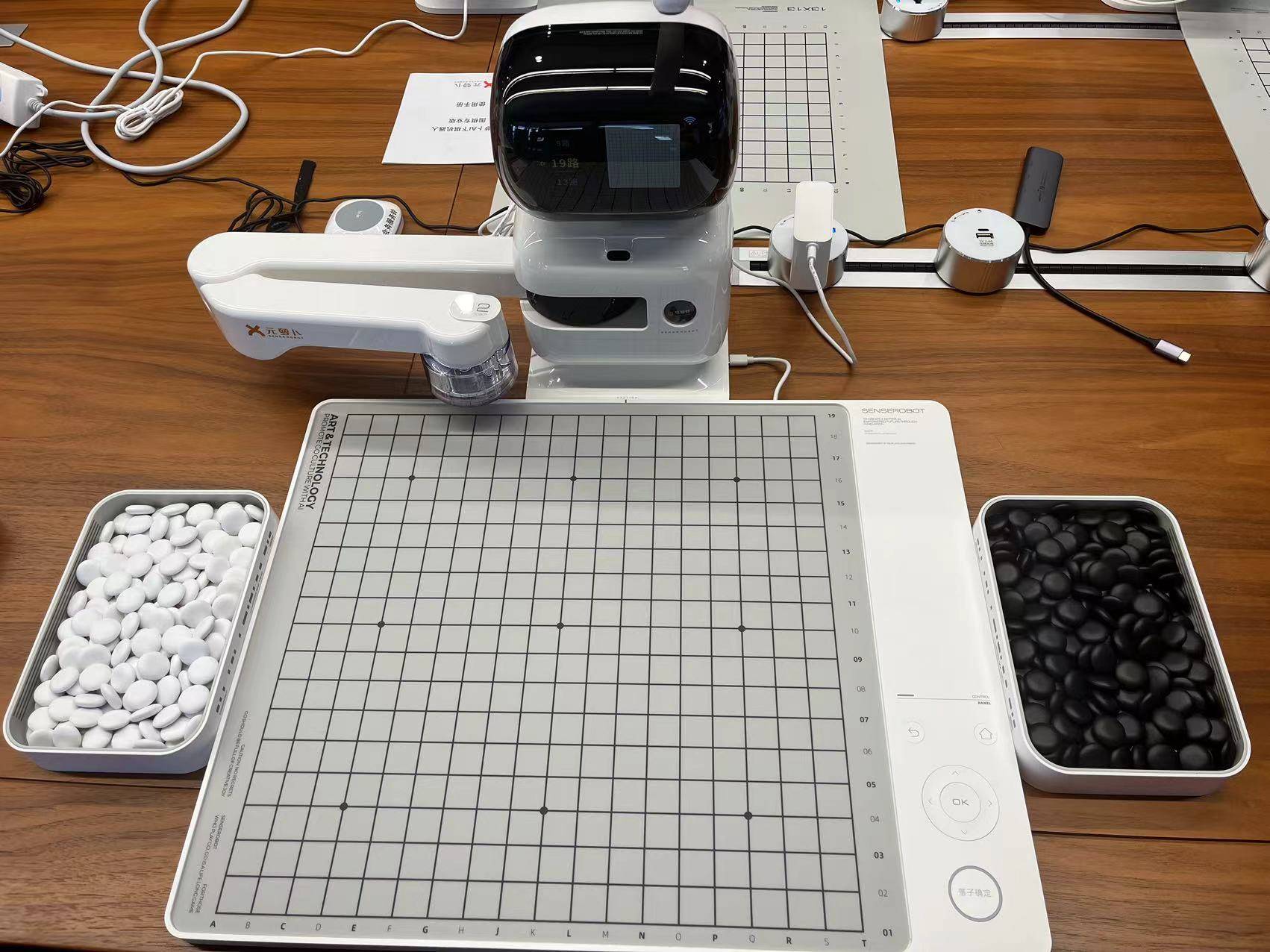 围棋人机大战照进现实！商汤发布元萝卜AI下棋机器人围棋版，“棋圣”聂卫平发话了……
