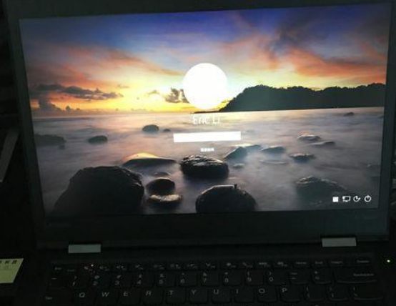 win10开机输入密码界面黑屏的解决方法