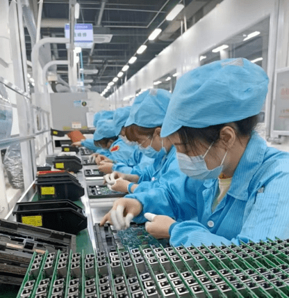 安全、高效、精准！艾利特机器人助力电子行业降本增效！