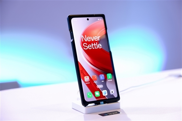 一加12登场倒计时：全球首发DisplayMate A+认证2K屏震撼亮相
