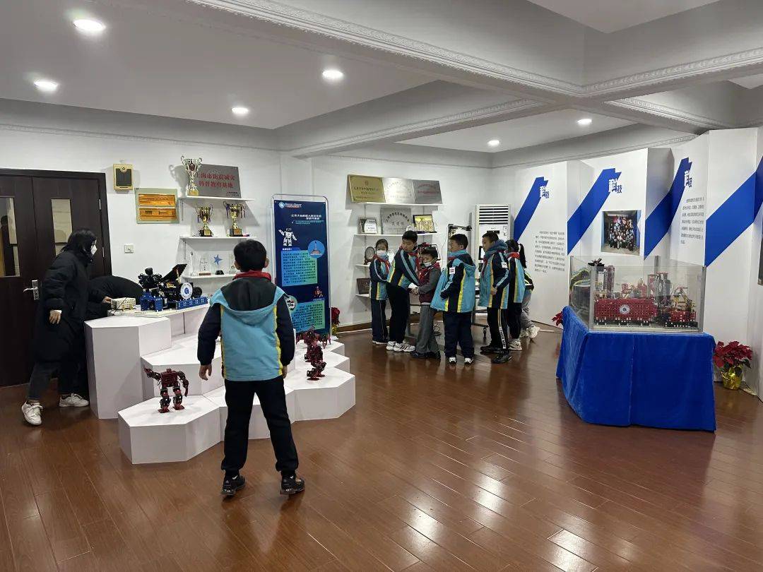 “进驻学校”的AI科普巡展,“馆校联动”模式引发冬日科学热潮