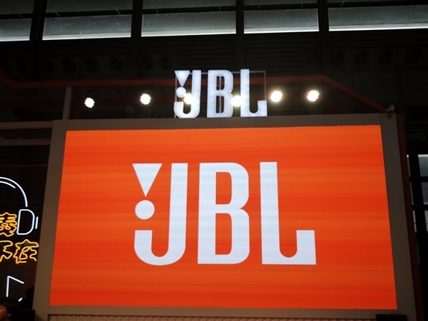 JBL CES 2024推出三款Live 3耳机:具备强劲续航和LED触控屏
