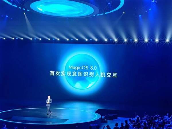 荣耀MagicOS 8.0实现行业首个意图识别人机交互，操作速度超越人类10倍