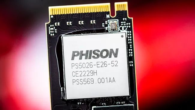 E26 Max14um 主控展示：读取速度高达 14000 MB/s，写入速度高达 12000 MB/s