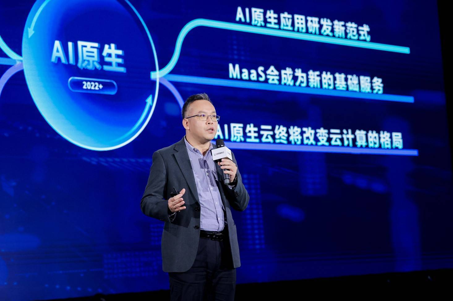 侯震宇：百度发布多款AI原生云产品，着眼于重构云计算的大模型