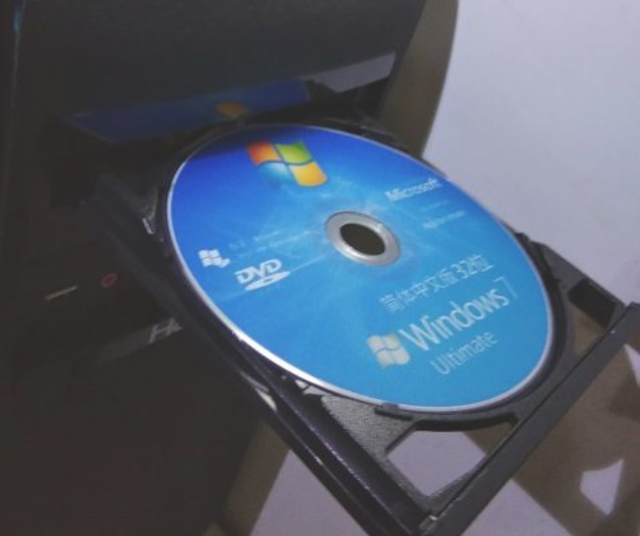 重装Win7系统的步骤与台式机光盘有关吗？