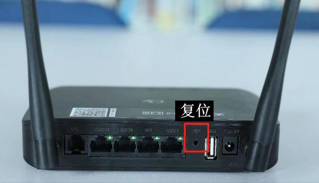 如何解决Win10微软商店登录界面一直加载的问题？