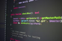 对比 Java Lambda 表达式与传统编程范式：探讨函数式编程的优缺点