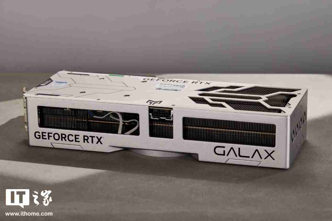 影驰 RTX 4080 SUPER 金属大师 OC 显卡图赏:金属风拉满的 4K 游戏旗舰