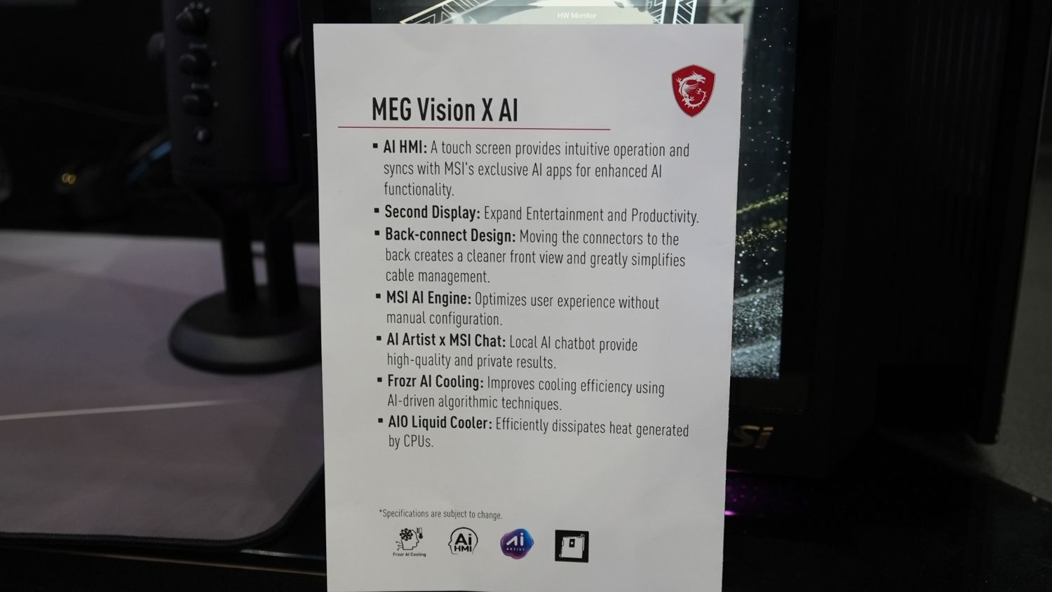 微星展示 MEG Vision X AI 电脑主机:正面大屏可 AI 聊天,有望配 RTX 5090 显卡