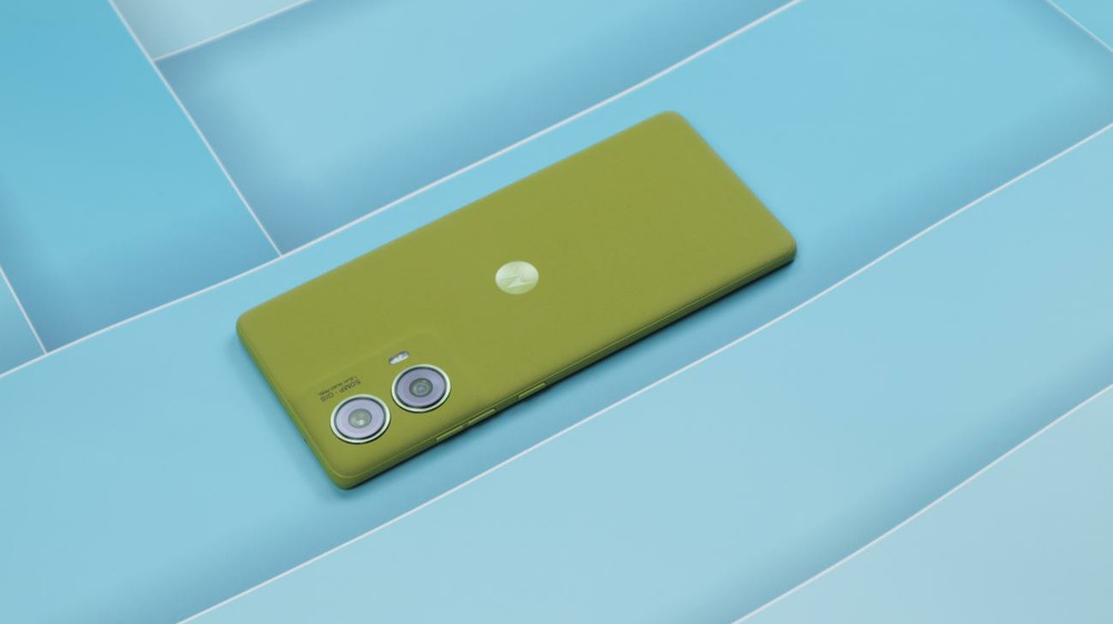多彩外观，轻薄机身配备超大电池：moto S50 Neo评测