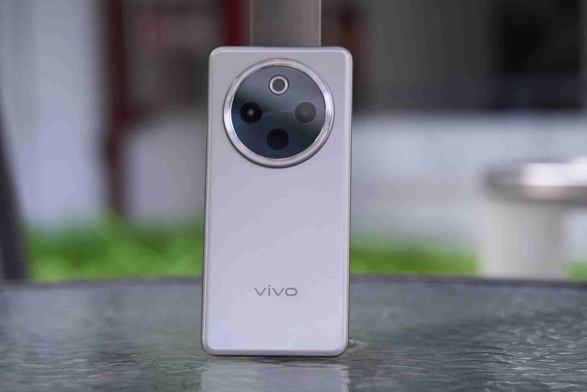 vivo Y300 Pro首发上手体验:轻薄机身下的「续航灭霸」