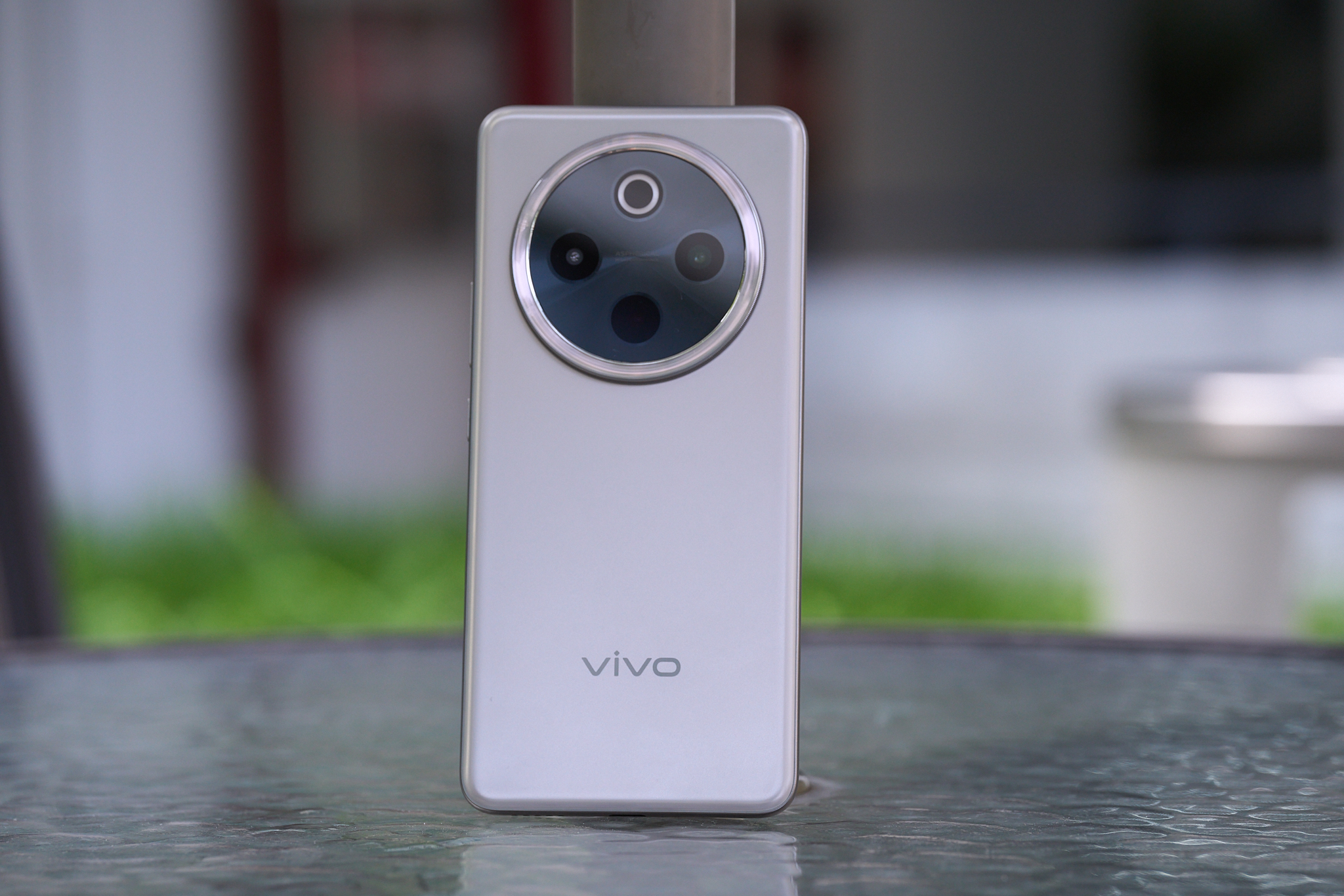 vivo Y300 Pro首发上手体验:轻薄机身下的「续航灭霸」