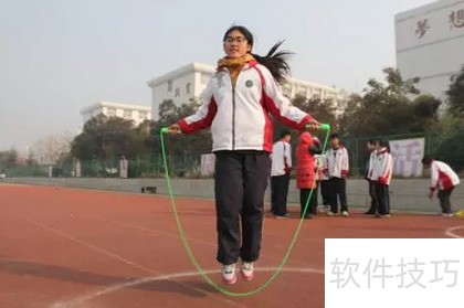 双摇跳绳技巧解析，提升爆发力与协调性！