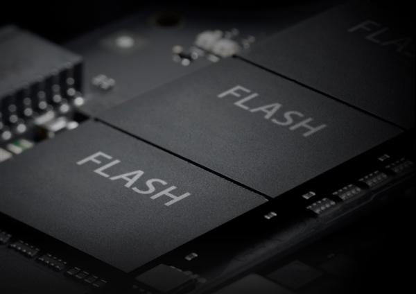 200TB SSD被AI热捧，PLC闪存欲试身手