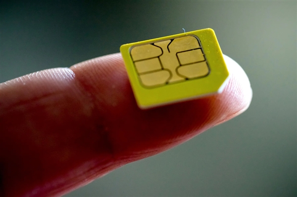 eSIM未火,2026旗舰仍用实体卡槽