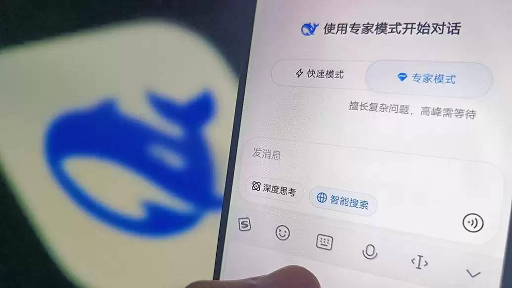 DeepSeek上线专家模式:国产AI激战正酣,V4能否复刻去年春节炸场?