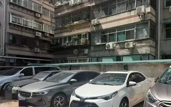 扫错就是钓鱼链接!车主吐槽充电桩乱象:1个桩上8个码电价还不同