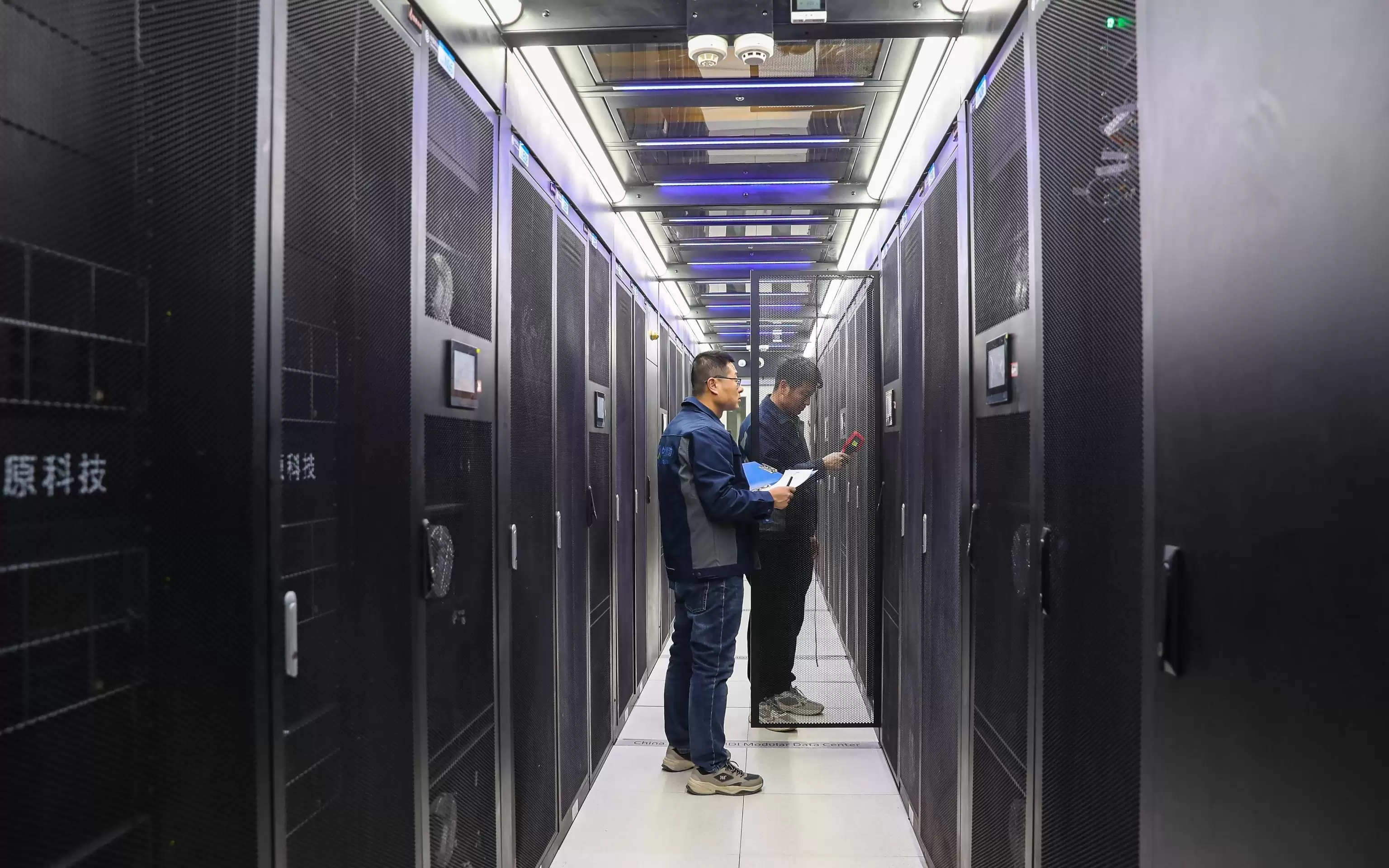 “东数西算”实地探访:西部算力从基建高地迈向价值高地