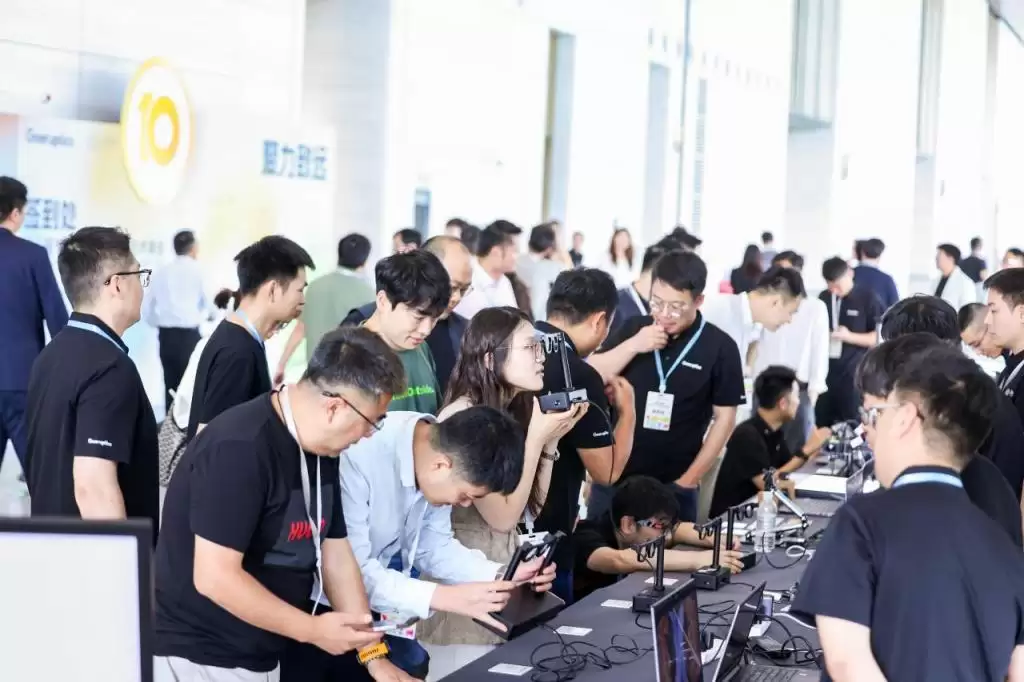 十年聚力致远,赋能XR产业新发展!歌尔光学第十届VR&AR显示光学技术峰会在沪举行