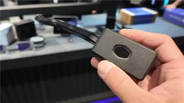 酷冷至尊推GPU Shield外置保护连接器,实时监测1