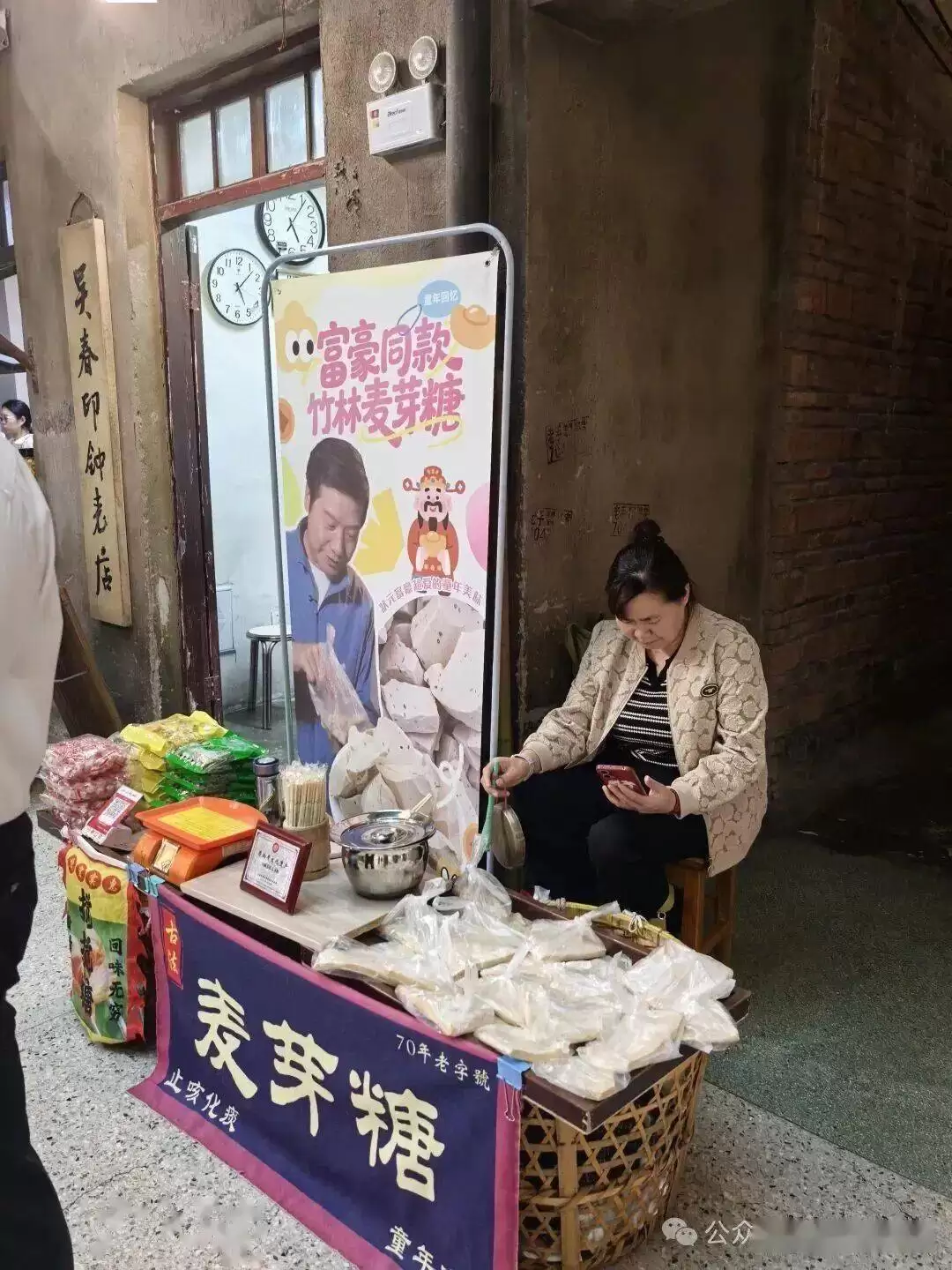 雷军盐城行体验早茶文化，商家紧跟潮流推出“同款”引关注