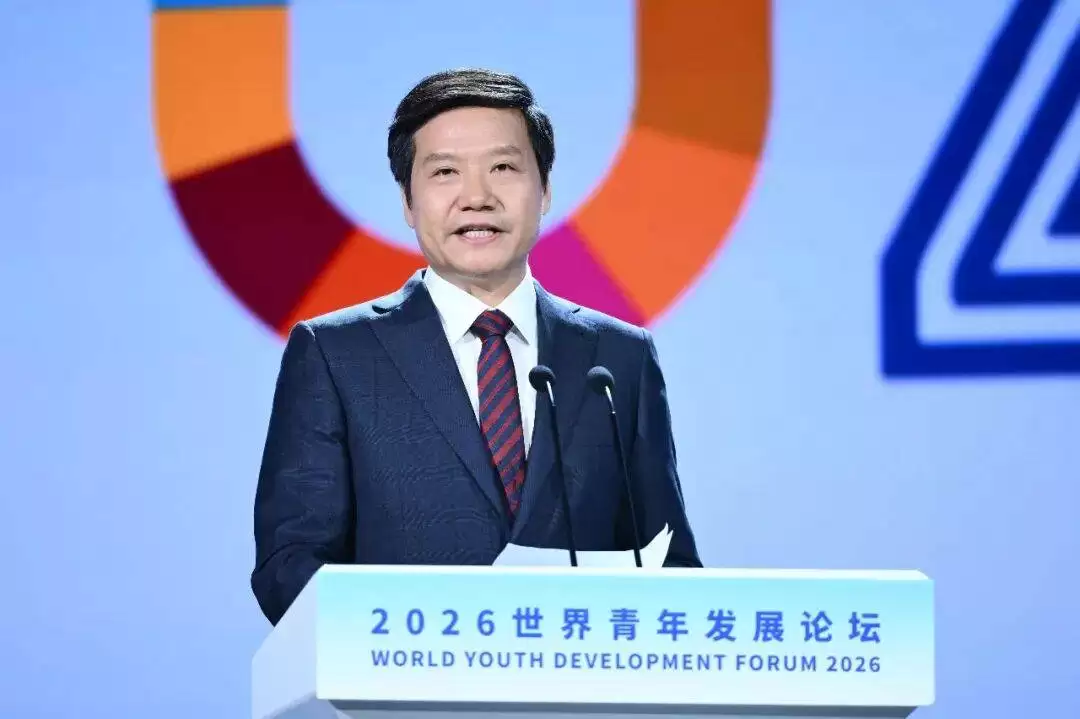 雷军2026世界青年发展论坛分享创业经,清晨现身武汉过早街忆创业初心