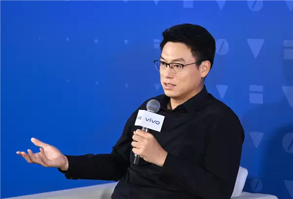 存储疯涨下 7999元X Fold6杀疯!vivo黄韬:对新机销量有信心 比上代至少30%增长