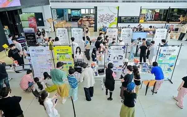 从创意种子到设计落地，AI智能体成为大学生“新文具”