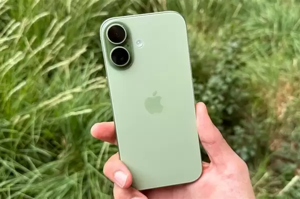 iPhone 17标准版配置升级引爆销量，出货量提前超i
