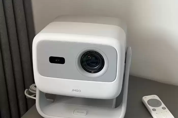 家用投影仪推荐新标杆:高亮度大存储机型成家庭影音首选