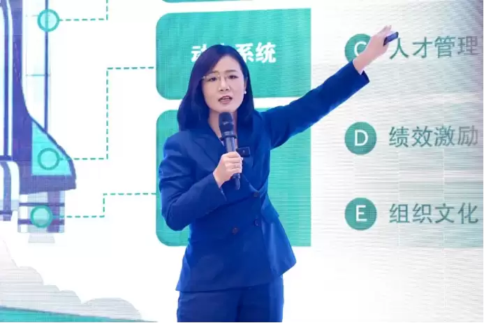 AI浪潮下，联想如何以组织变革驱动“人+AI”共生新范式？