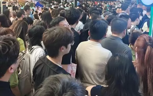 WAIC观察丨AI走出屏幕，智能体与Token同时爆发