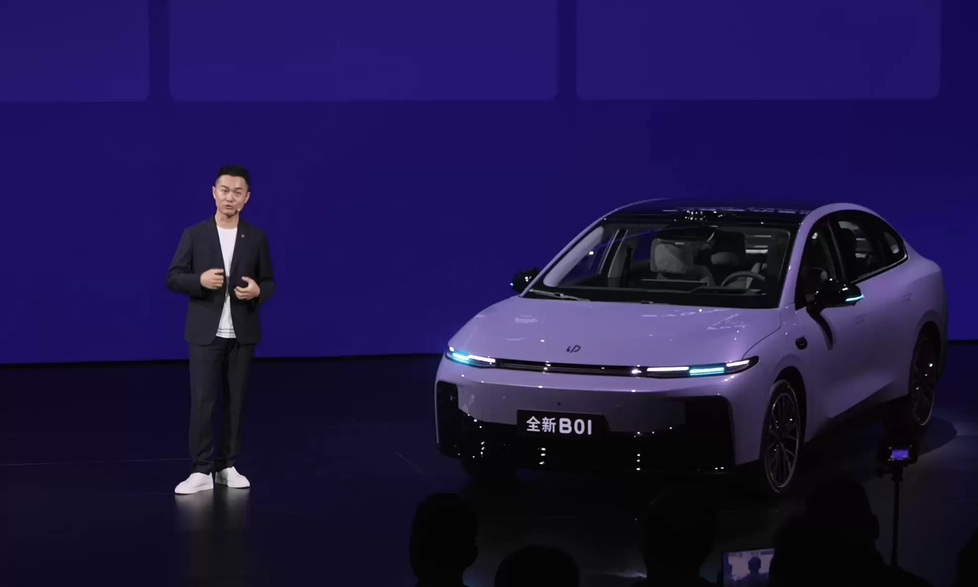 9.58万起!零跑B01/B10上市:800V+零重力座椅刷新10万级标准