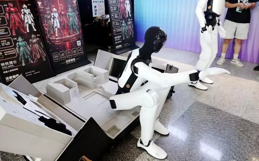 【城事】下班，智元机器人自主打包进箱