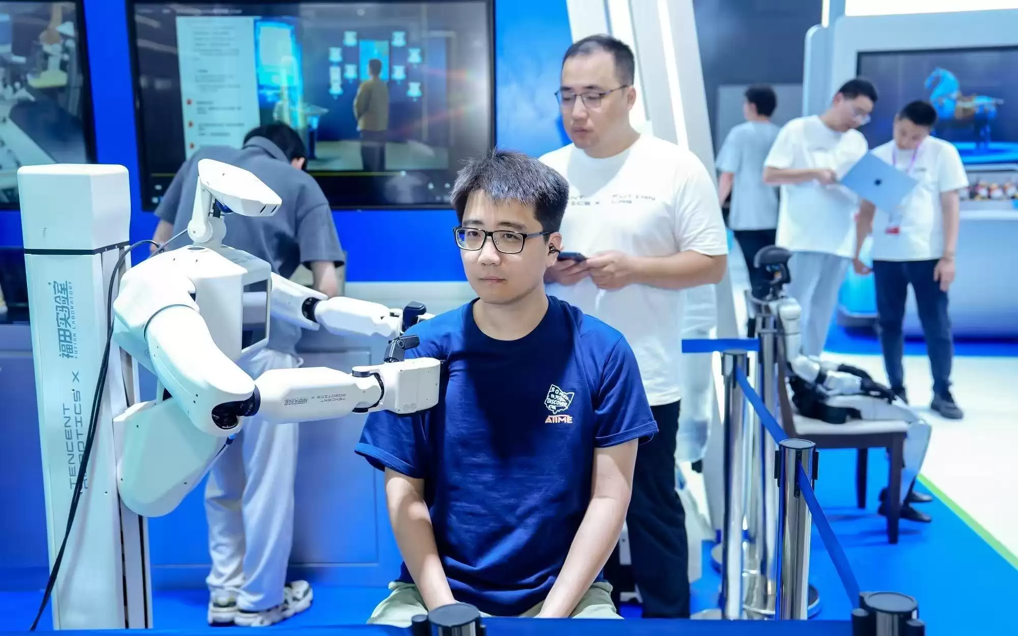 WAIC2026访谈 | 腾讯张正友:我们为什么不造机器人本体,只造大脑