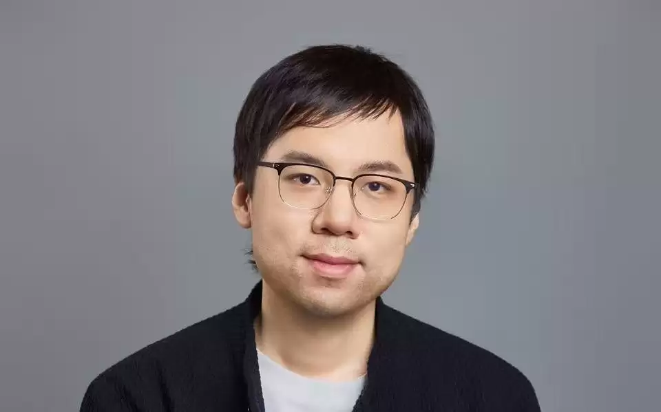 在 AGI 到来之前，无问芯穹决定先把「前店后厂一中心」 建出来