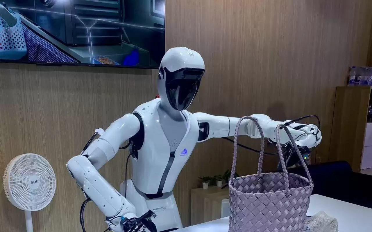 机器人灵巧手加速下沉，能全面替代传统夹爪吗？