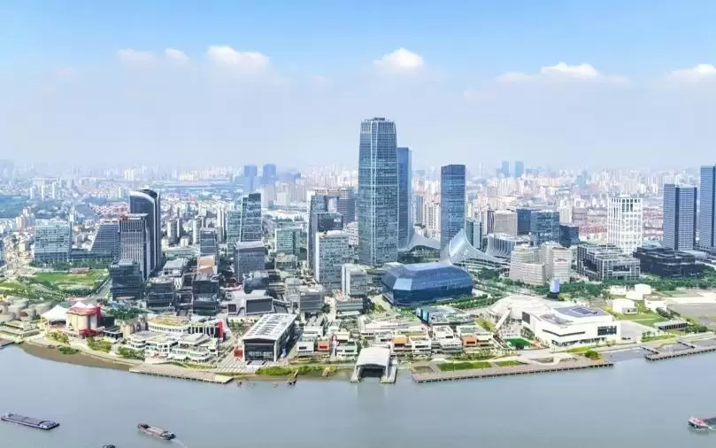 WAIC徐汇西岸会场:AI照进生活,百余款消费级产品开启“未来体验”