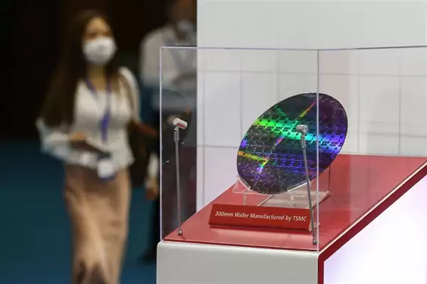甩开三星！台积电1.4nm工艺进展神速：明年开始风险试产