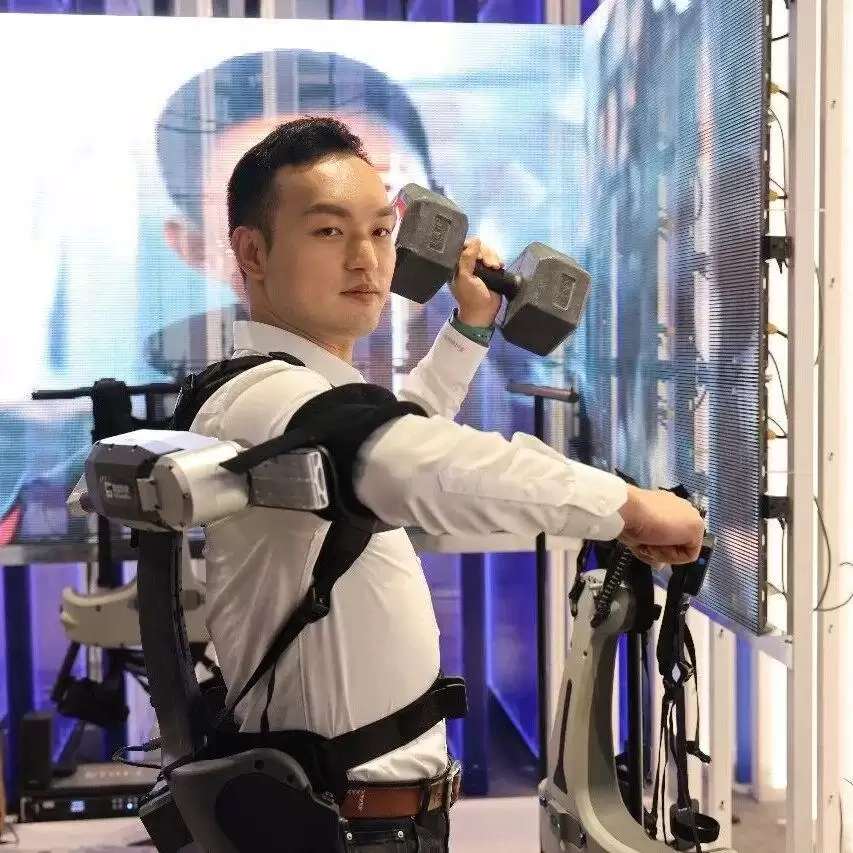 年出货2.6万台、消费占七成,外骨骼机器人会变成大众生意吗?丨智享解读