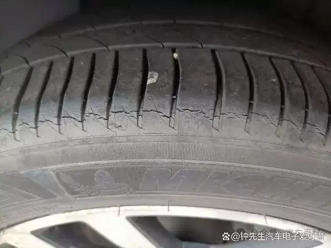 轮胎裂纹多别犹豫！露天停放、胎侧裂纹、超年限……这些情况必须换新胎