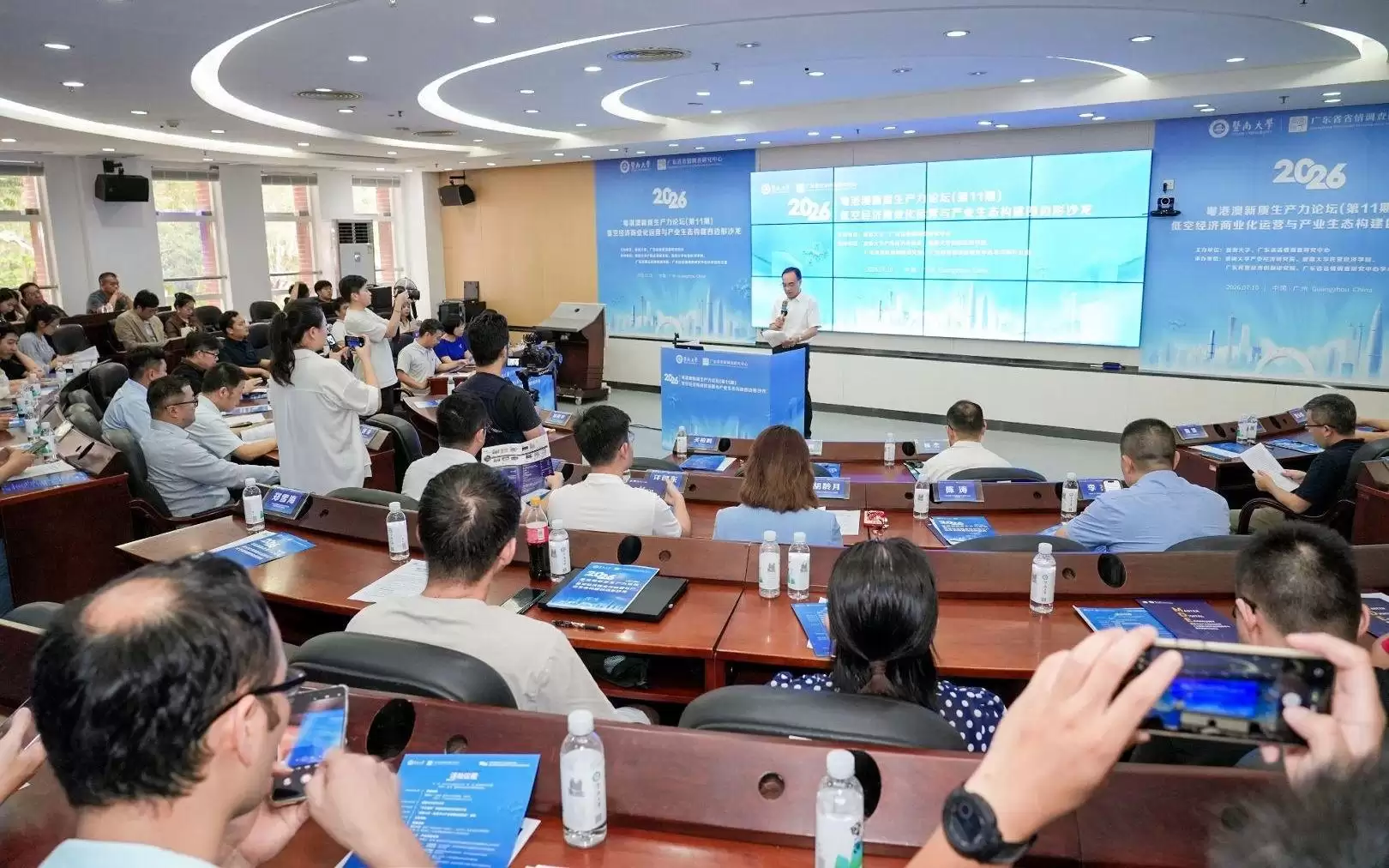 广东去年低空物流飞行量突破80万架次！载人飞行正试点培育