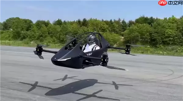 俄罗斯首款飞行载具试飞:时速50km/h 续航20分钟!