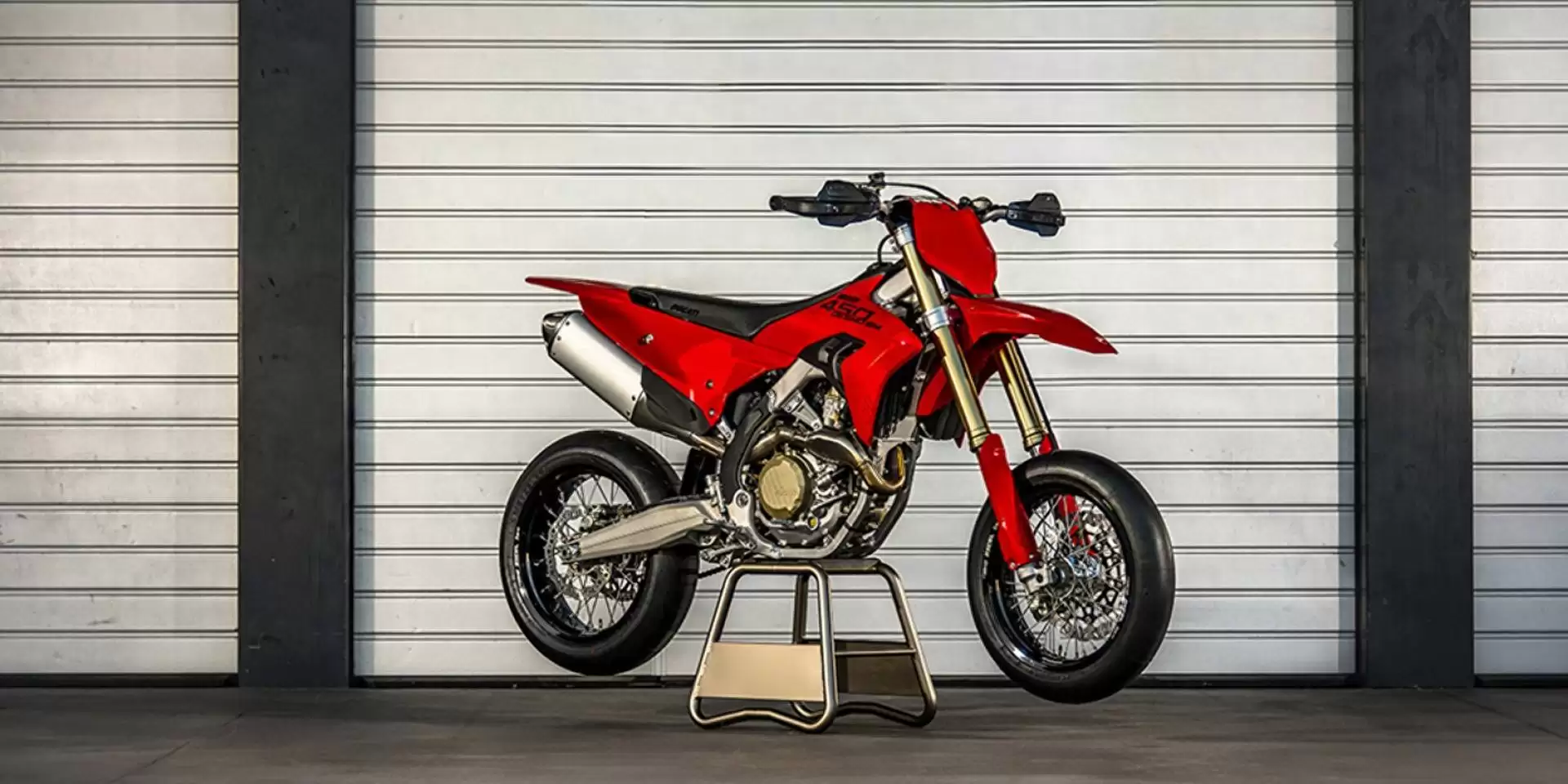 杜卡迪百周年献礼!首款赛事级滑胎车Desmo450 SM原型车惊喜亮相